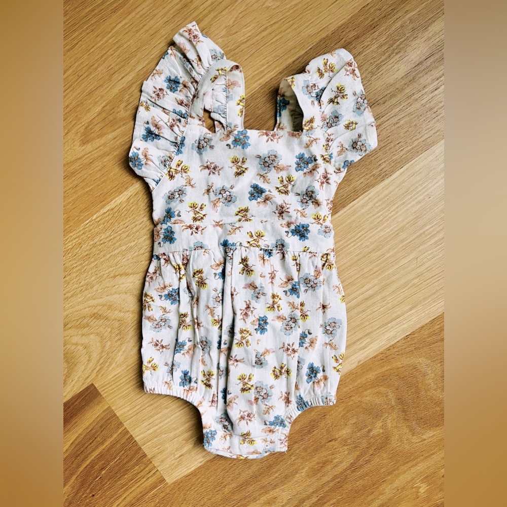 RUFFLE FlOWER BABY ROMPER/ NWT/ Size 9 months